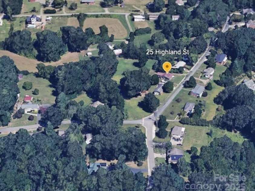 25 Highland Street, Weaverville, NC 28787.  MLS# CAR4322987, YatesRealty ID 819. 