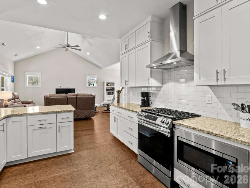 111 Ellis Lane, Arden, NC 28704.  MLS# CAR4362582, YatesRealty ID 8190. Sparkling stainless steel appliances