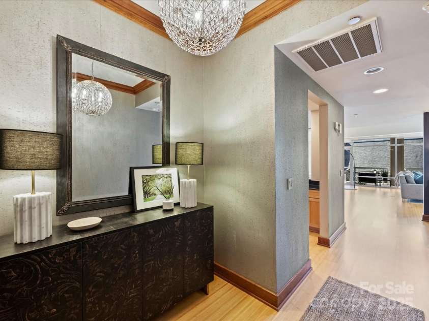 435 Tryon Street, Charlotte, NC 28202.  MLS# CAR4282378, YatesRealty ID 8190. 