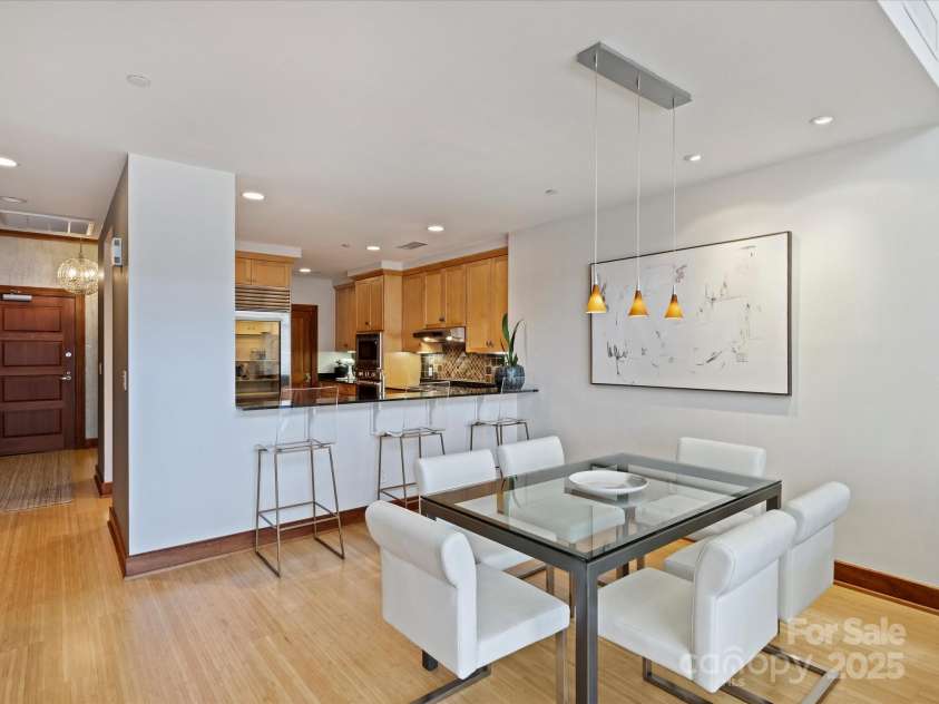 435 Tryon Street, Charlotte, NC 28202.  MLS# CAR4282378, YatesRealty ID 8190. 