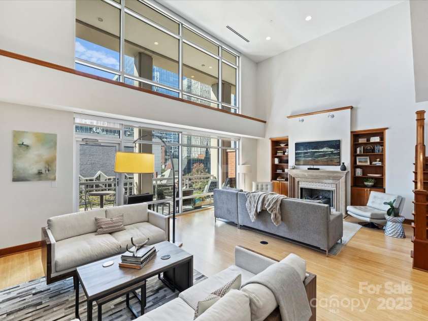 435 Tryon Street, Charlotte, NC 28202.  MLS# CAR4282378, YatesRealty ID 8190. 