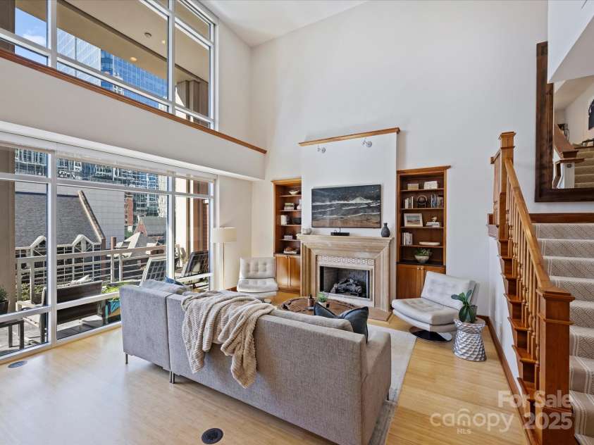 435 Tryon Street, Charlotte, NC 28202.  MLS# CAR4282378, YatesRealty ID 8190. 