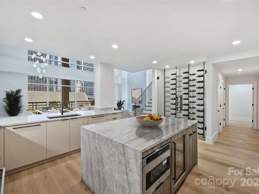 435 Tryon Street, Charlotte, NC 28202.  MLS# CAR4309811, YatesRealty ID 8190. 