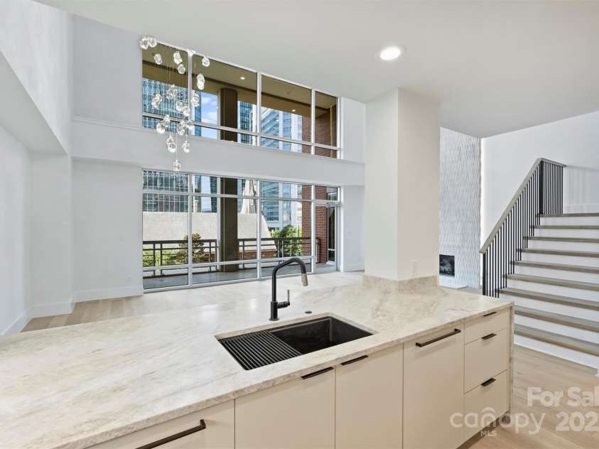 435 Tryon Street, Charlotte, NC 28202.  MLS# CAR4309811, YatesRealty ID 8190. 