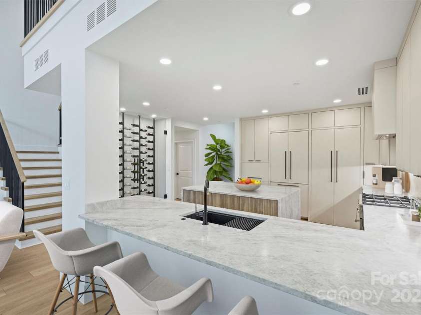 435 Tryon Street, Charlotte, NC 28202.  MLS# CAR4309811, YatesRealty ID 8190. 