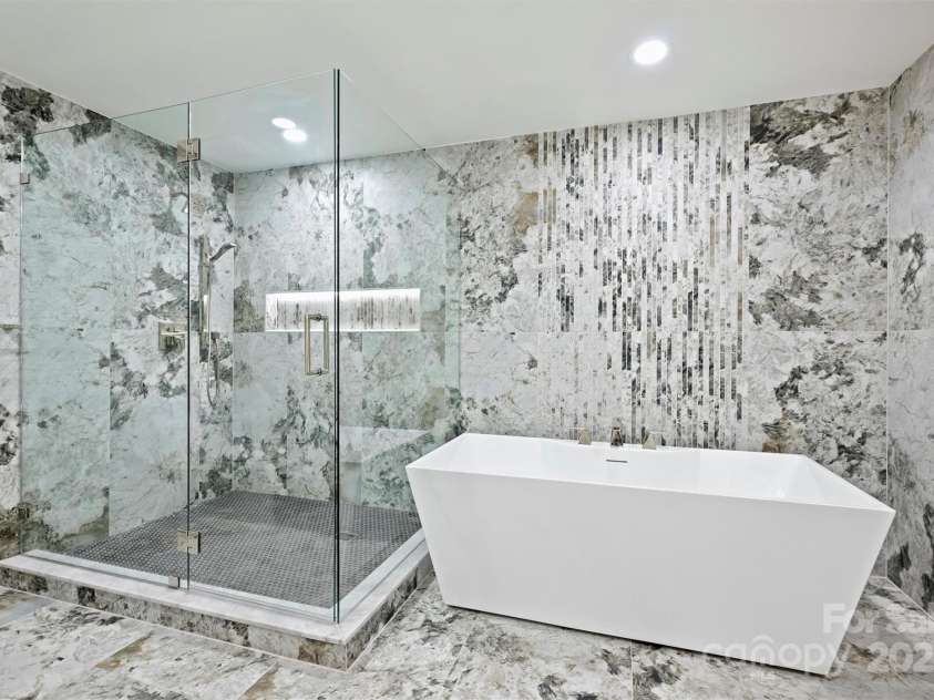 435 Tryon Street, Charlotte, NC 28202.  MLS# CAR4309811, YatesRealty ID 8190. 