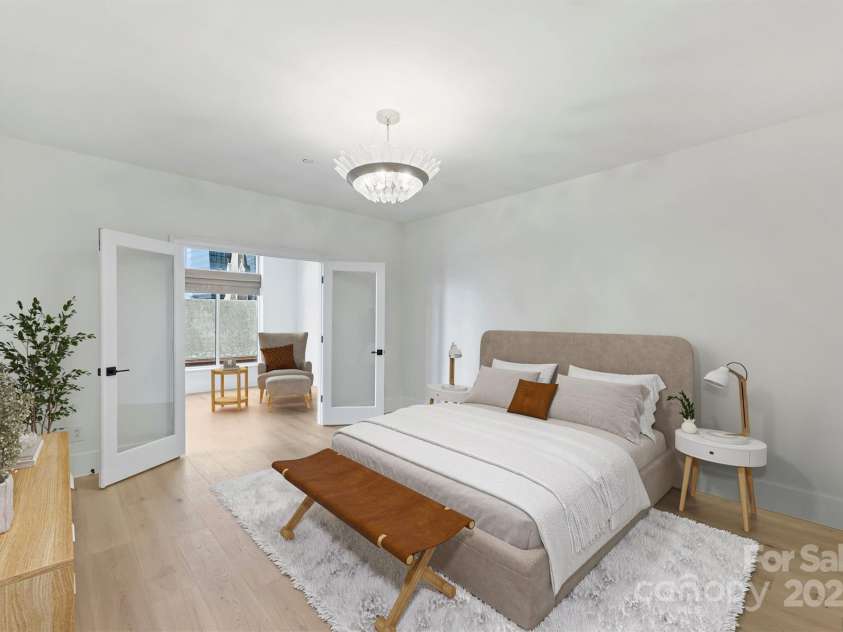 435 Tryon Street, Charlotte, NC 28202.  MLS# CAR4309811, YatesRealty ID 8190. Downstairs primary bedroom 