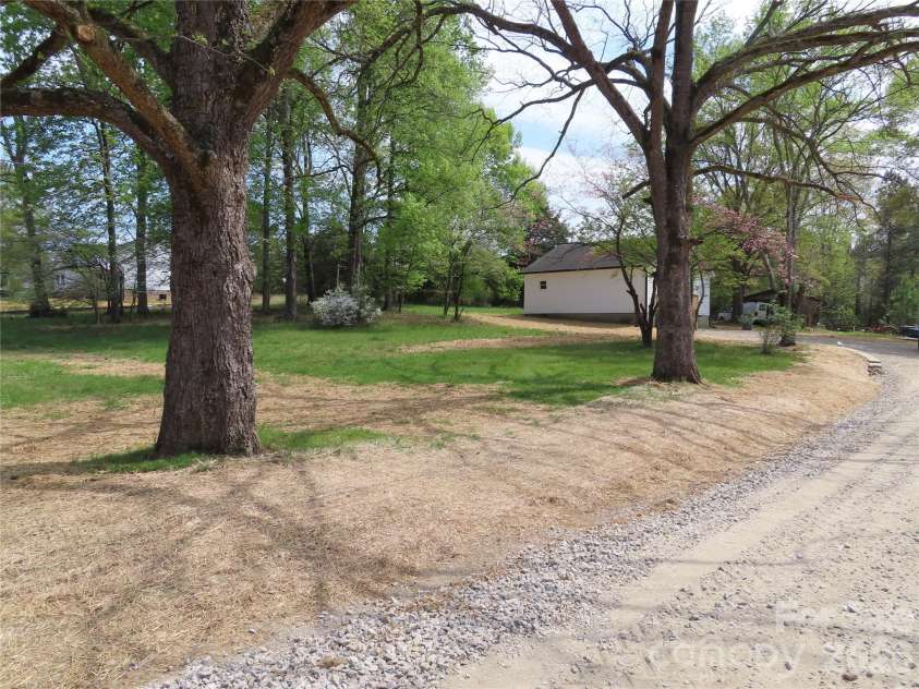 3095 Hillcrest Road, York, SC 29745.  MLS# CAR4364094, YatesRealty ID 8191. 