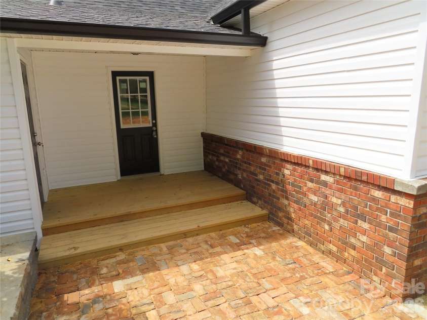 3095 Hillcrest Road, York, SC 29745.  MLS# CAR4364094, YatesRealty ID 8191. 