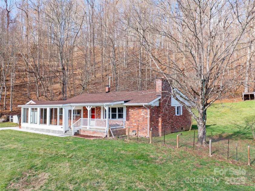 1040 Prices Creek Road, Burnsville, NC 28714.  MLS# CAR4230576, YatesRealty ID 8192. 1040 Prices Creek Road