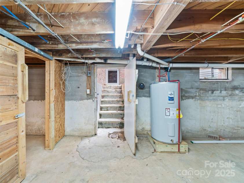 1040 Prices Creek Road, Burnsville, NC 28714.  MLS# CAR4230576, YatesRealty ID 8192. Basement Entry