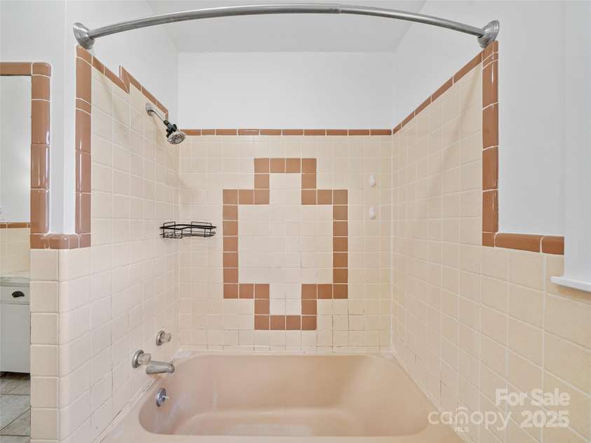 1040 Prices Creek Road, Burnsville, NC 28714.  MLS# CAR4230576, YatesRealty ID 8192. Primary Bathroom