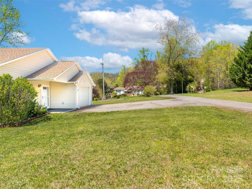 4 High Mountain Lane, Candler, NC 28715.  MLS# CAR4248411, YatesRealty ID 8193. 