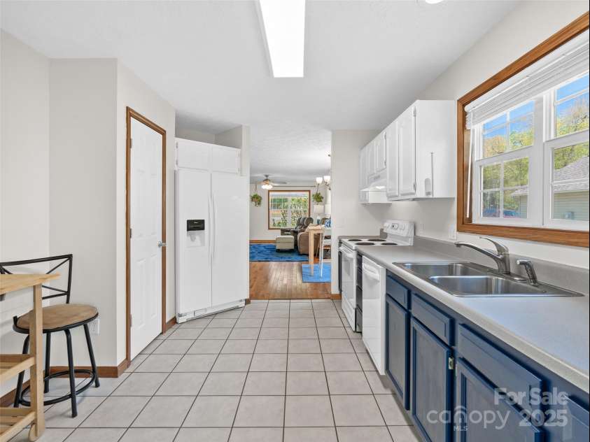 4 High Mountain Lane, Candler, NC 28715.  MLS# CAR4248411, YatesRealty ID 8193. 