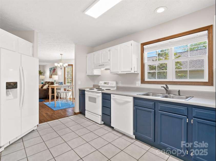 4 High Mountain Lane, Candler, NC 28715.  MLS# CAR4248411, YatesRealty ID 8193. 
