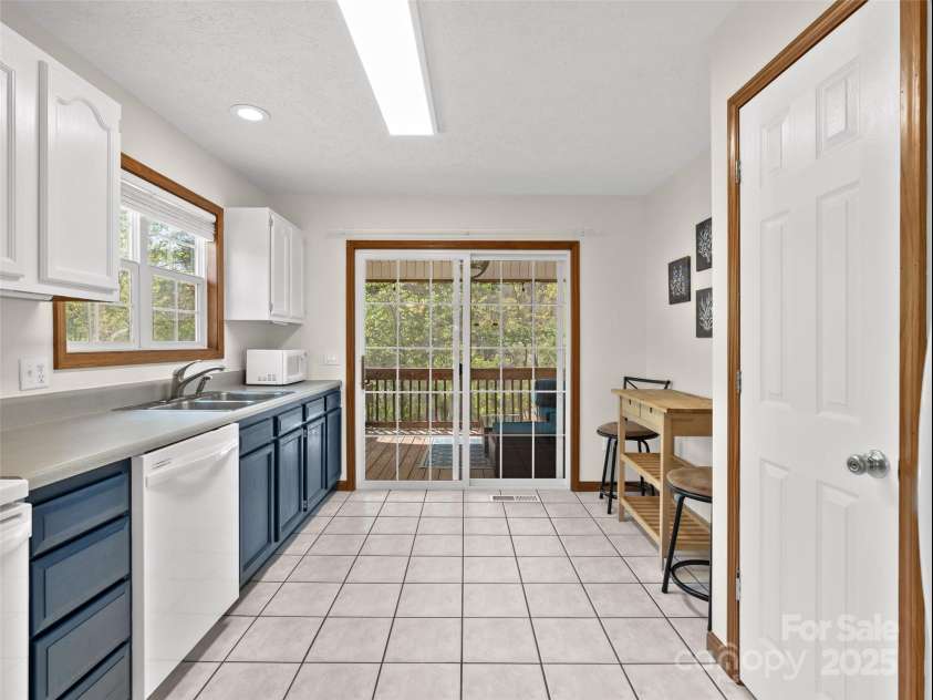 4 High Mountain Lane, Candler, NC 28715.  MLS# CAR4248411, YatesRealty ID 8193. 