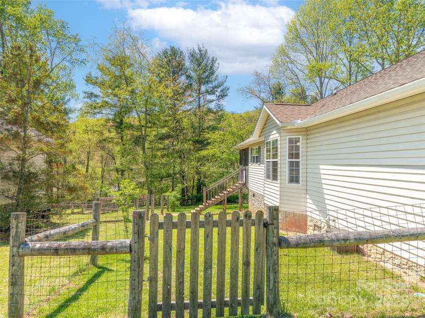 4 High Mountain Lane, Candler, NC 28715.  MLS# CAR4248411, YatesRealty ID 8193. 