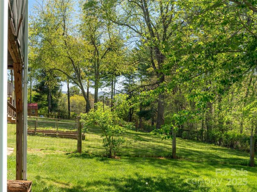 4 High Mountain Lane, Candler, NC 28715.  MLS# CAR4248411, YatesRealty ID 8193. 