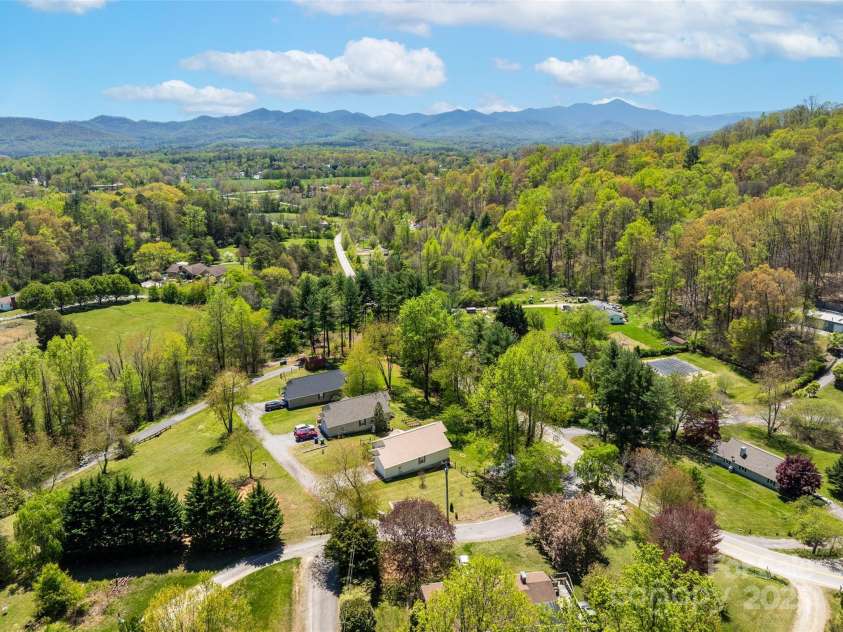 4 High Mountain Lane, Candler, NC 28715.  MLS# CAR4248411, YatesRealty ID 8193. 
