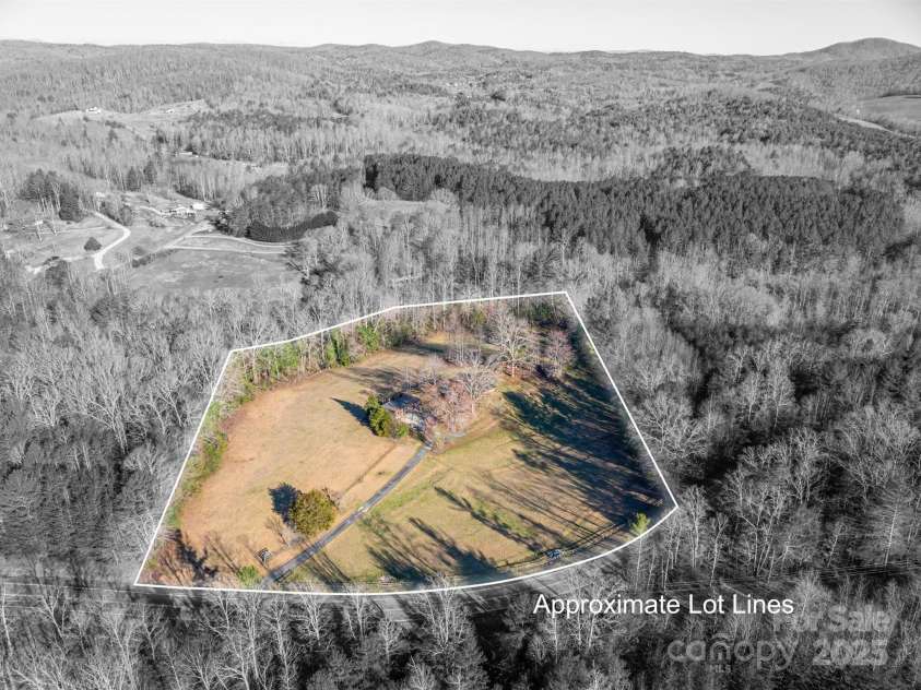 5839 Duck Creek Road, Lenoir, NC 28645.  MLS# CAR4237926, YatesRealty ID 8194. 