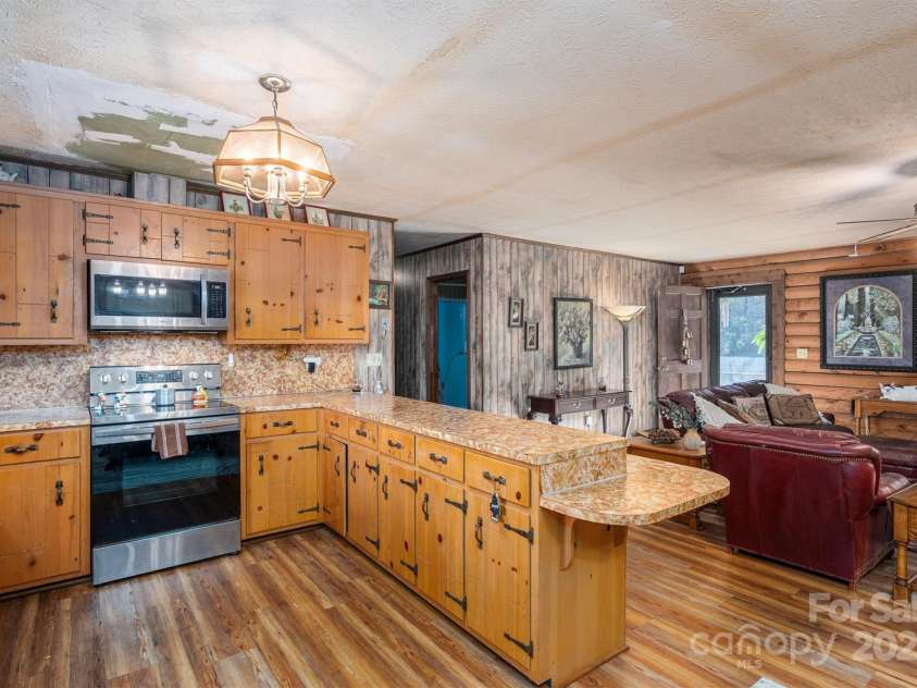 5839 Duck Creek Road, Lenoir, NC 28645.  MLS# CAR4237926, YatesRealty ID 8194. 