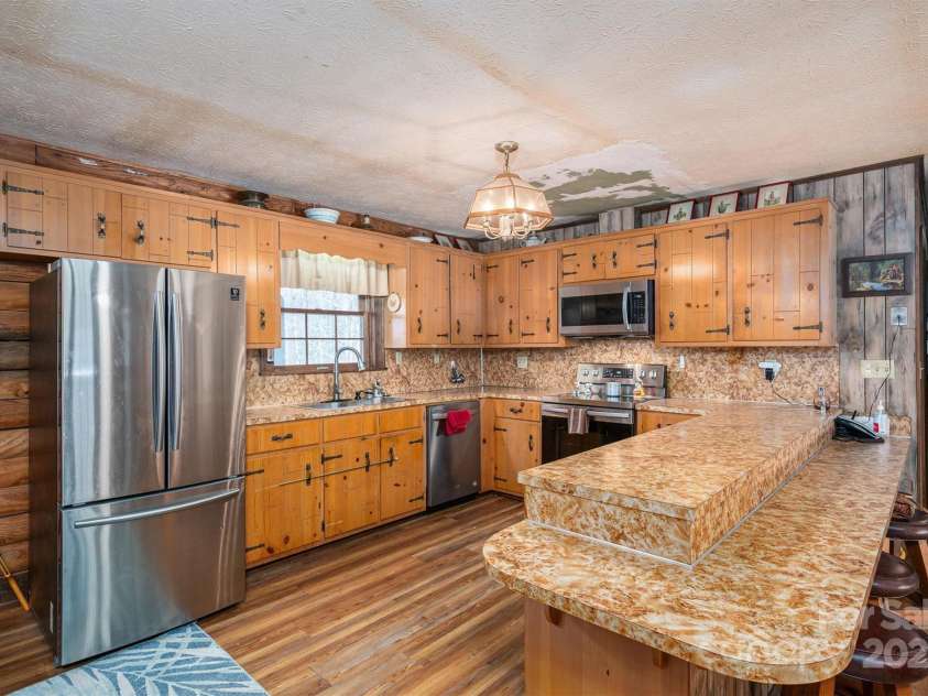 5839 Duck Creek Road, Lenoir, NC 28645.  MLS# CAR4237926, YatesRealty ID 8194. 