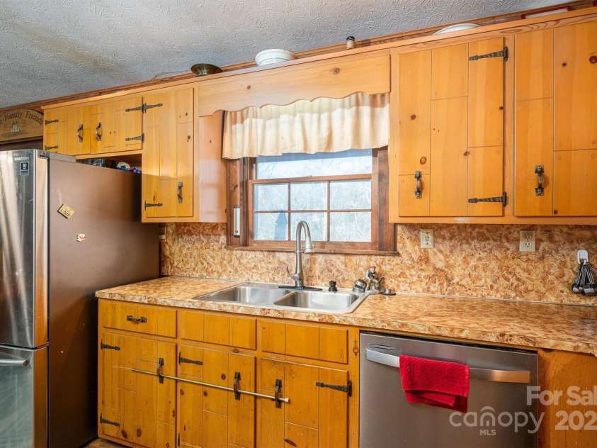 5839 Duck Creek Road, Lenoir, NC 28645.  MLS# CAR4237926, YatesRealty ID 8194. 