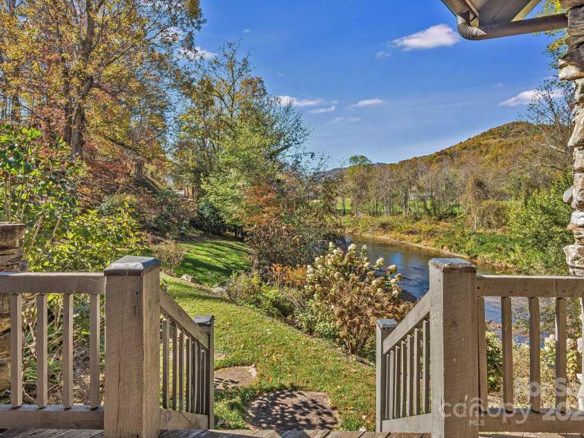 99 Thistle Ridge, Canton, NC 28716.  MLS# CAR4316255, YatesRealty ID 8194. 