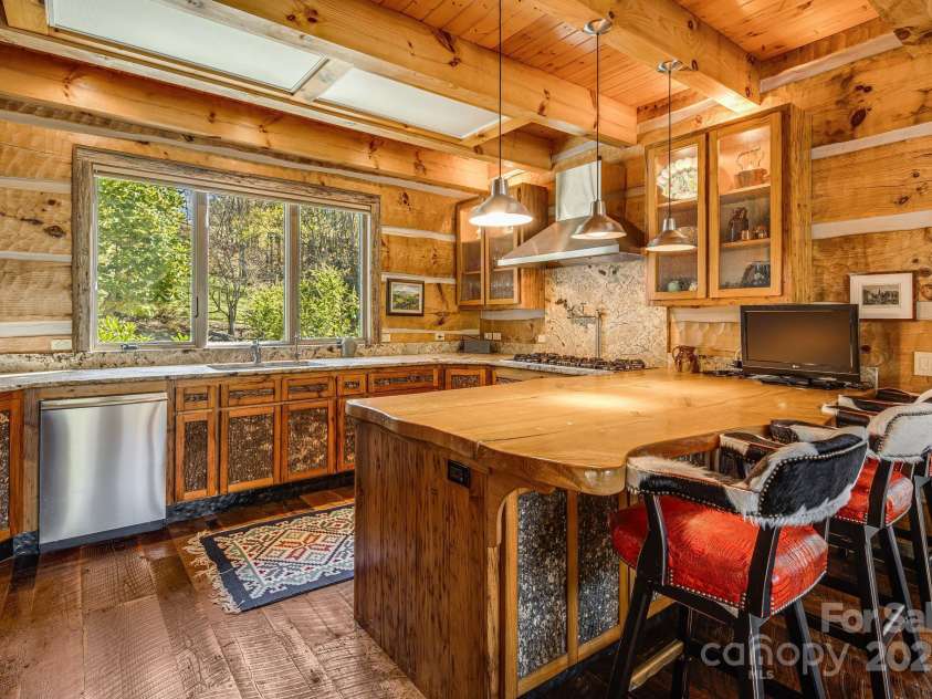 99 Thistle Ridge, Canton, NC 28716.  MLS# CAR4316255, YatesRealty ID 8194. 