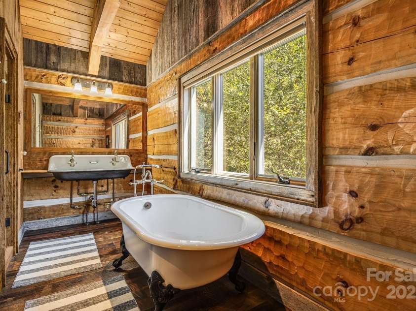 99 Thistle Ridge, Canton, NC 28716.  MLS# CAR4316255, YatesRealty ID 8194. 