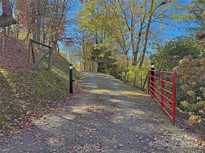 99 Thistle Ridge, Canton, NC 28716.  MLS# CAR4316255, YatesRealty ID 8194. 