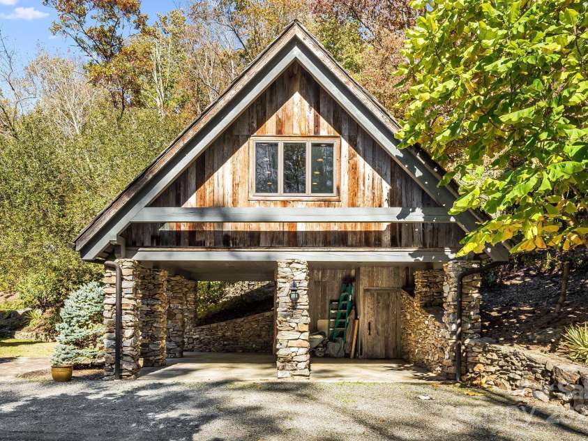 99 Thistle Ridge, Canton, NC 28716.  MLS# CAR4316255, YatesRealty ID 8194. 