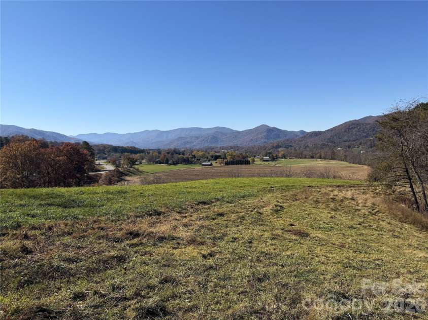 99 Thistle Ridge, Canton, NC 28716.  MLS# CAR4316255, YatesRealty ID 8194. 