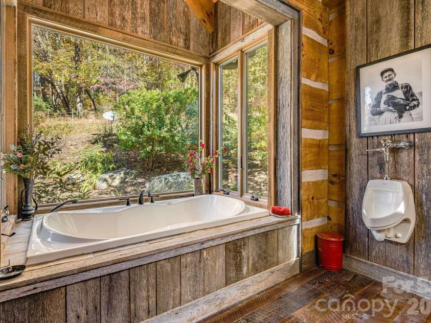 99 Thistle Ridge, Canton, NC 28716.  MLS# CAR4316255, YatesRealty ID 8194. 