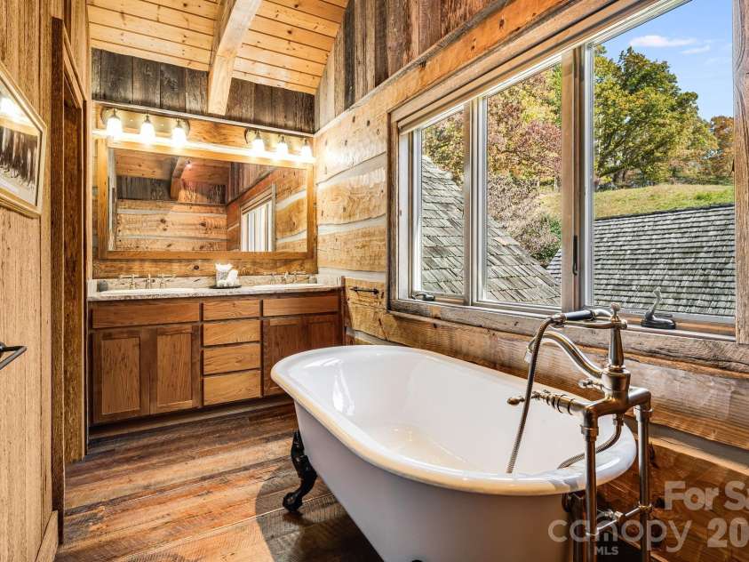 99 Thistle Ridge, Canton, NC 28716.  MLS# CAR4316255, YatesRealty ID 8194. 