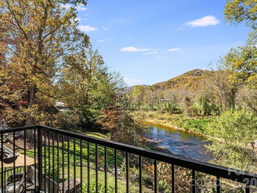 99 Thistle Ridge, Canton, NC 28716.  MLS# CAR4316255, YatesRealty ID 8194. 