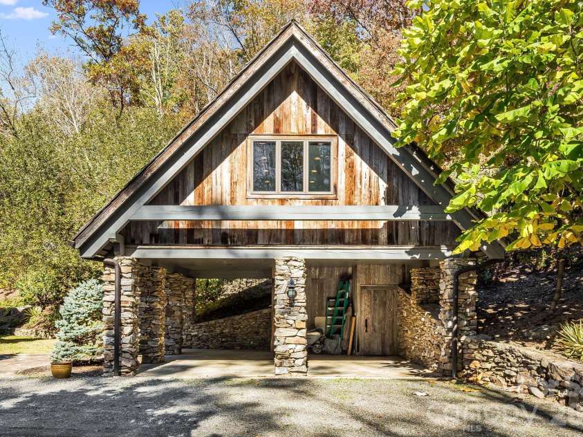 99 Thistle Ridge, Canton, NC 28716.  MLS# CAR4316255, YatesRealty ID 8194. 