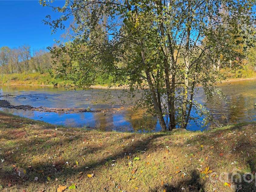 99 Thistle Ridge, Canton, NC 28716.  MLS# CAR4316255, YatesRealty ID 8194. 