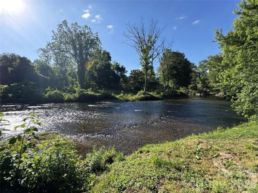 99 Thistle Ridge, Canton, NC 28716.  MLS# CAR4316255, YatesRealty ID 8194. 