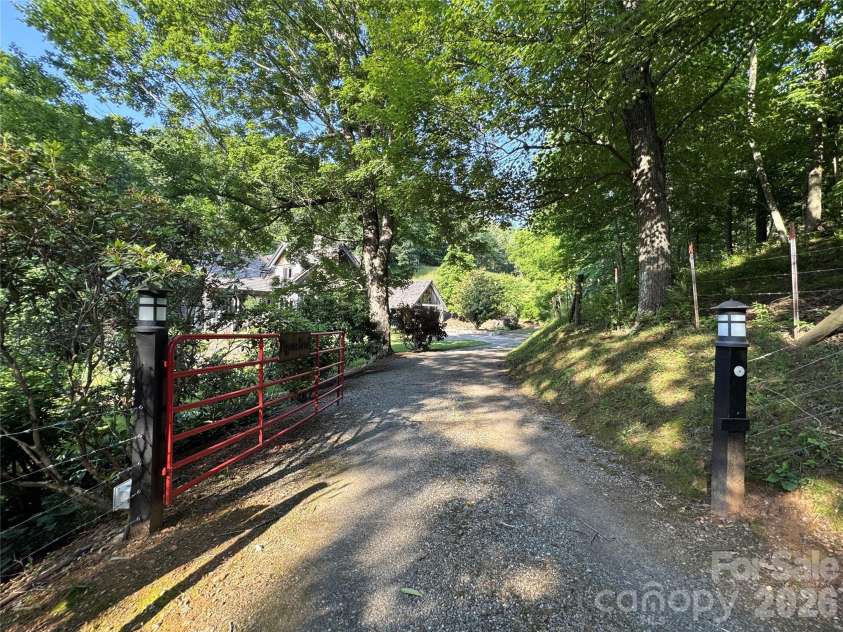 99 Thistle Ridge, Canton, NC 28716.  MLS# CAR4316255, YatesRealty ID 8194. 