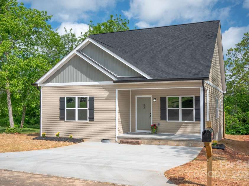 43 Robbins Circle, Lexington, NC 27292.  MLS# CAR4228206, YatesRealty ID 8196. 