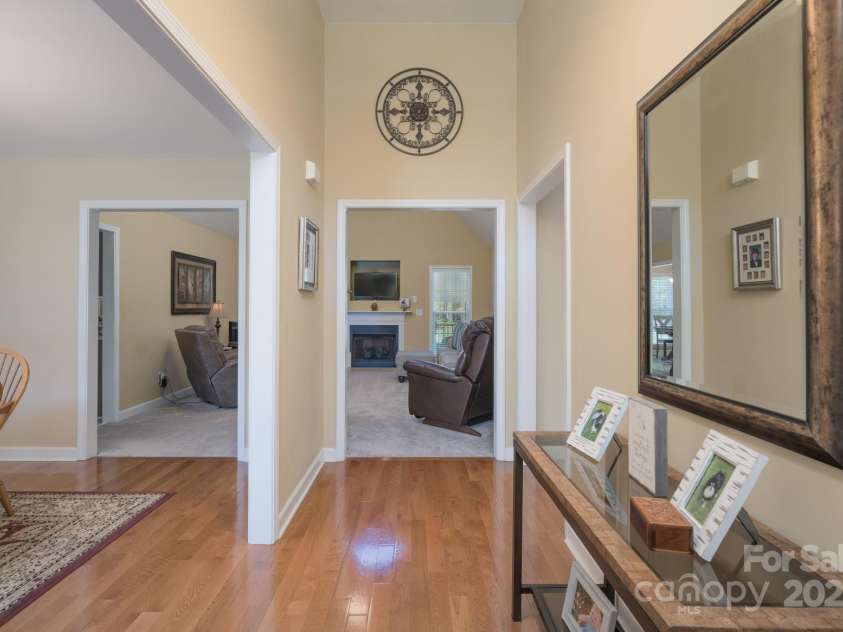 921 Snow Prince Lane, York, SC 29745.  MLS# CAR4244172, YatesRealty ID 8197. Foyer