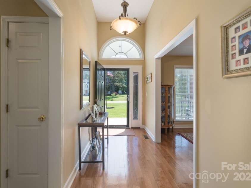 921 Snow Prince Lane, York, SC 29745.  MLS# CAR4244172, YatesRealty ID 8197. Foyer