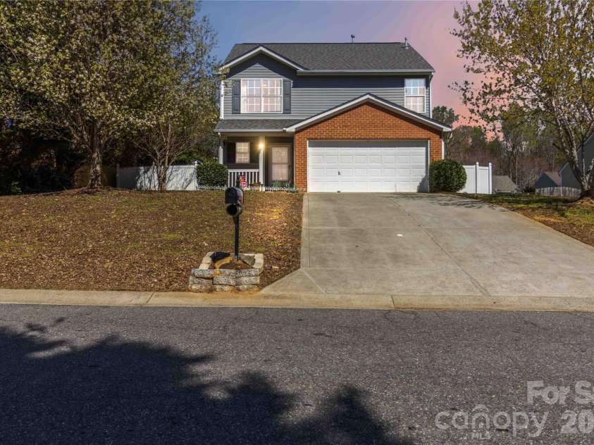 917 Poplar Forest Ridge, Clover, SC 29710.  MLS# CAR4359803, YatesRealty ID 8199. 