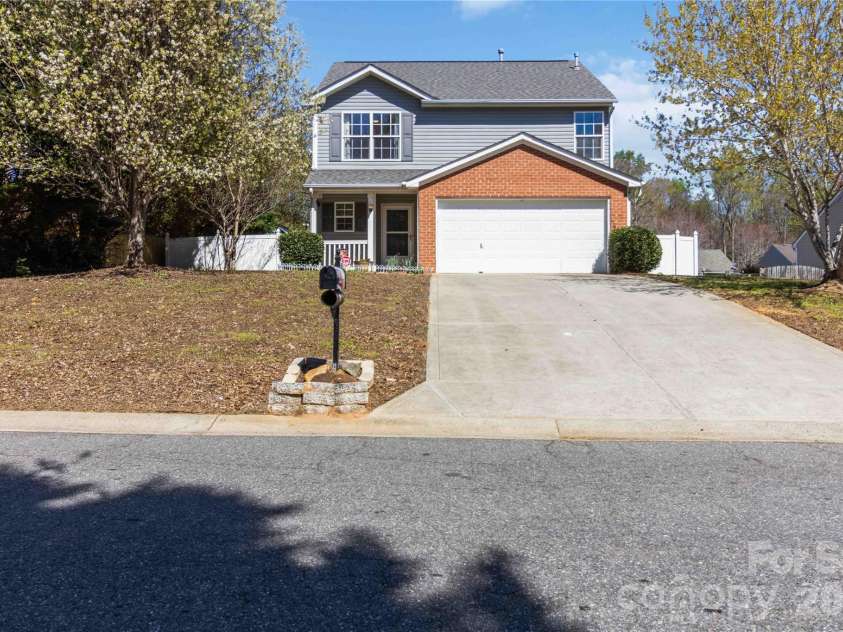 917 Poplar Forest Ridge, Clover, SC 29710.  MLS# CAR4359803, YatesRealty ID 8199. 