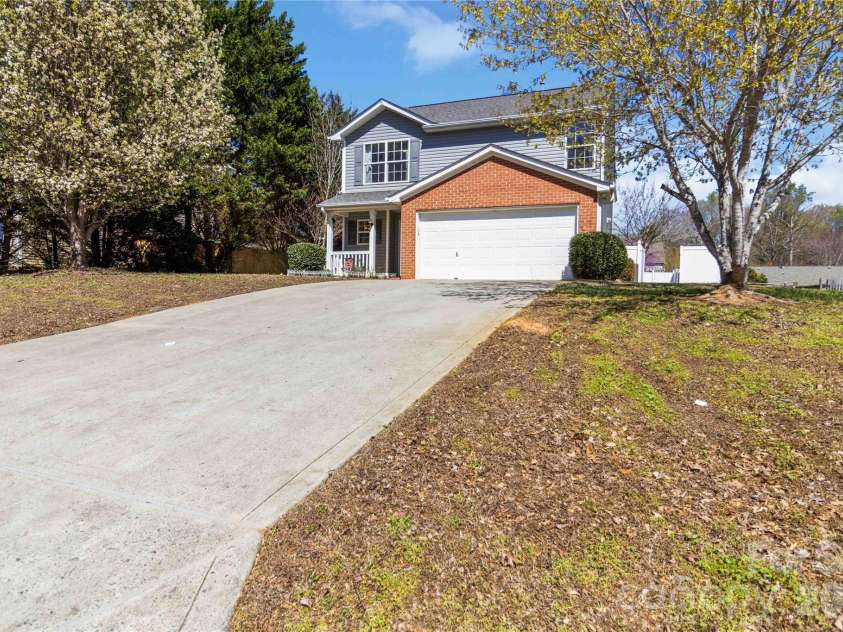917 Poplar Forest Ridge, Clover, SC 29710.  MLS# CAR4359803, YatesRealty ID 8199. 