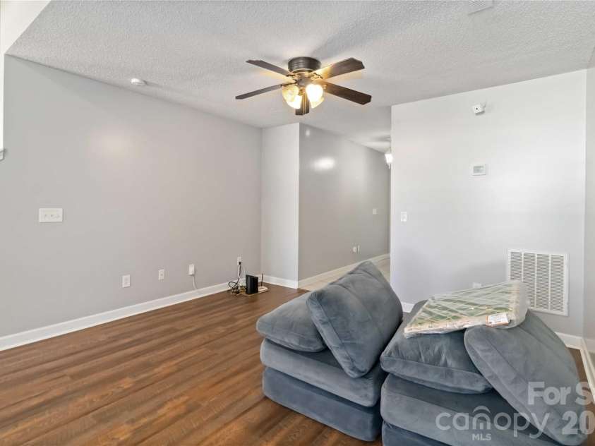 917 Poplar Forest Ridge, Clover, SC 29710.  MLS# CAR4359803, YatesRealty ID 8199. 
