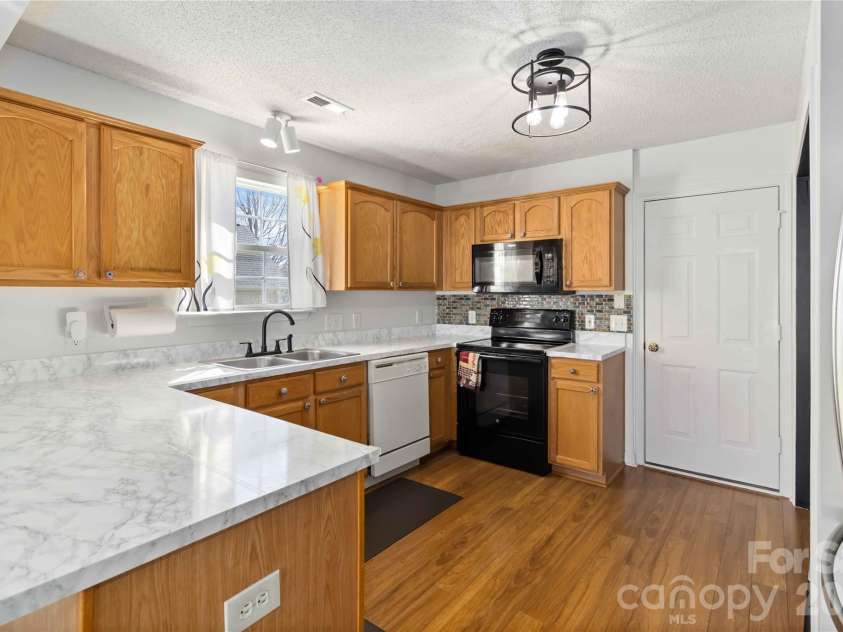 917 Poplar Forest Ridge, Clover, SC 29710.  MLS# CAR4359803, YatesRealty ID 8199. 