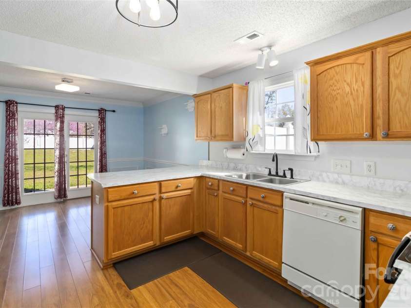 917 Poplar Forest Ridge, Clover, SC 29710.  MLS# CAR4359803, YatesRealty ID 8199. 
