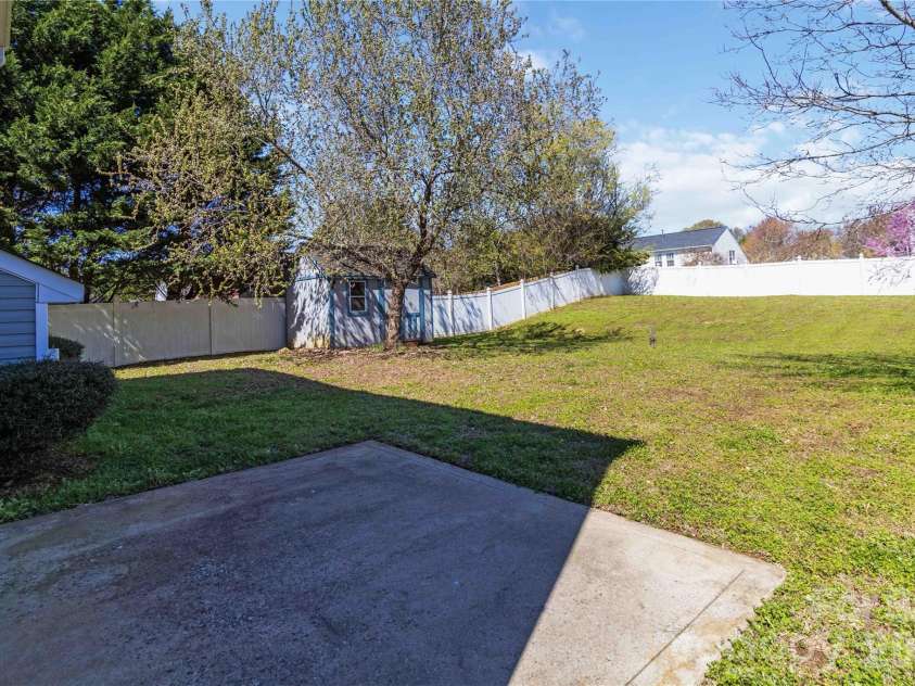 917 Poplar Forest Ridge, Clover, SC 29710.  MLS# CAR4359803, YatesRealty ID 8199. 